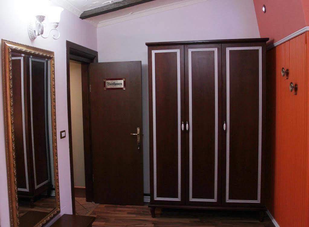 Hotel Boutique Vila Fernando Тирана Экстерьер фото